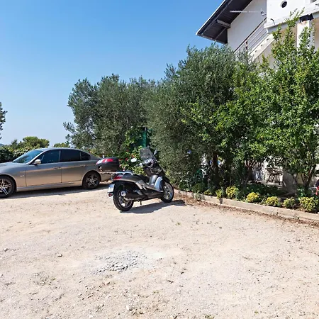 Gasthuis And With Parking Space Pirovac, Sibenik - 21487 Pirovac